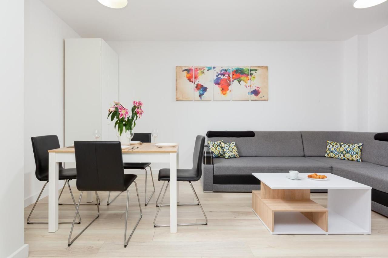 City Center Apartments Hoza By Noclegi Renters Warsawa Bagian luar foto