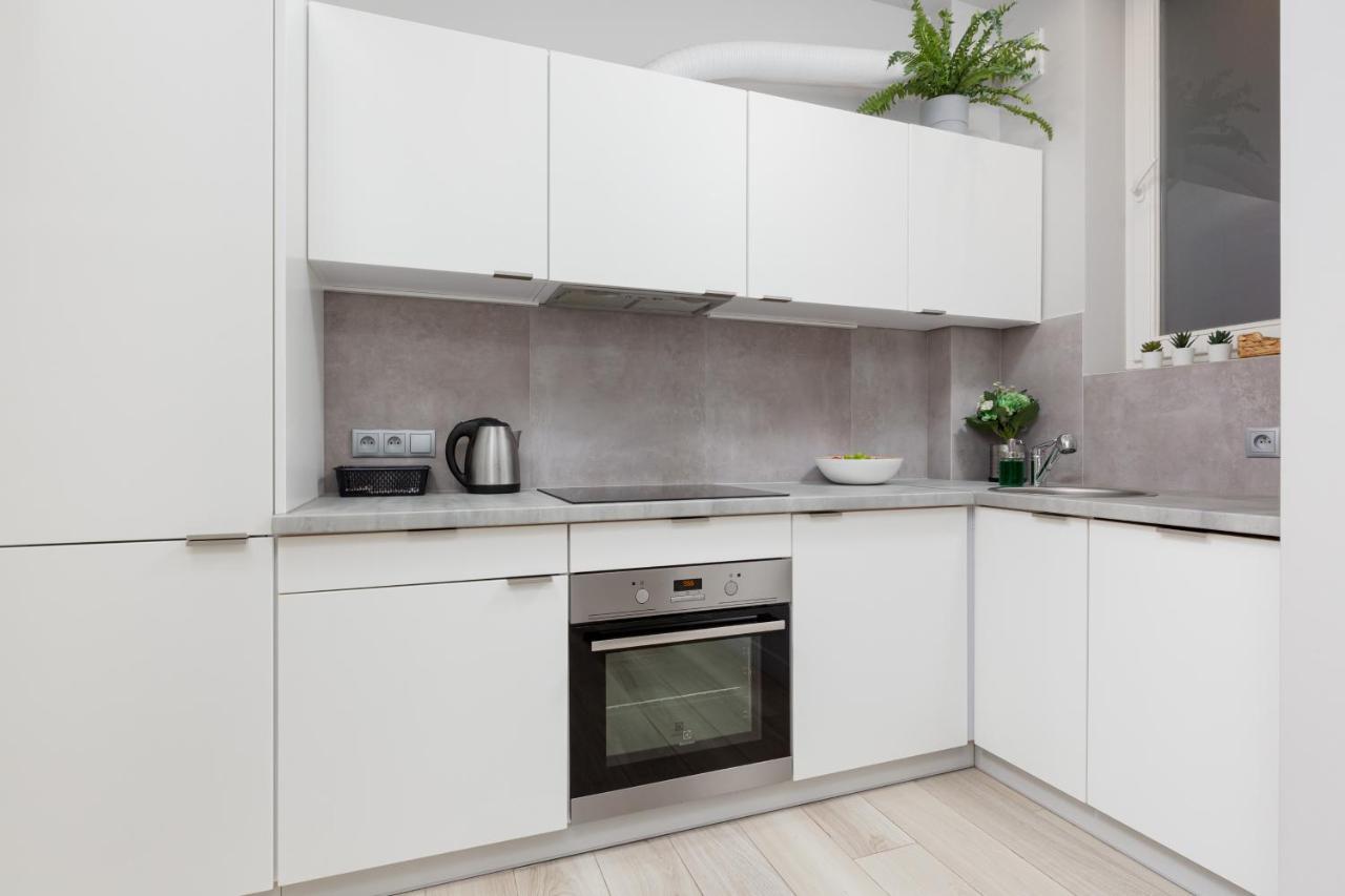 City Center Apartments Hoza By Noclegi Renters Warsawa Bagian luar foto
