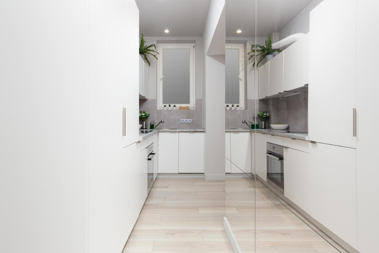 City Center Apartments Hoza By Noclegi Renters Warsawa Bagian luar foto