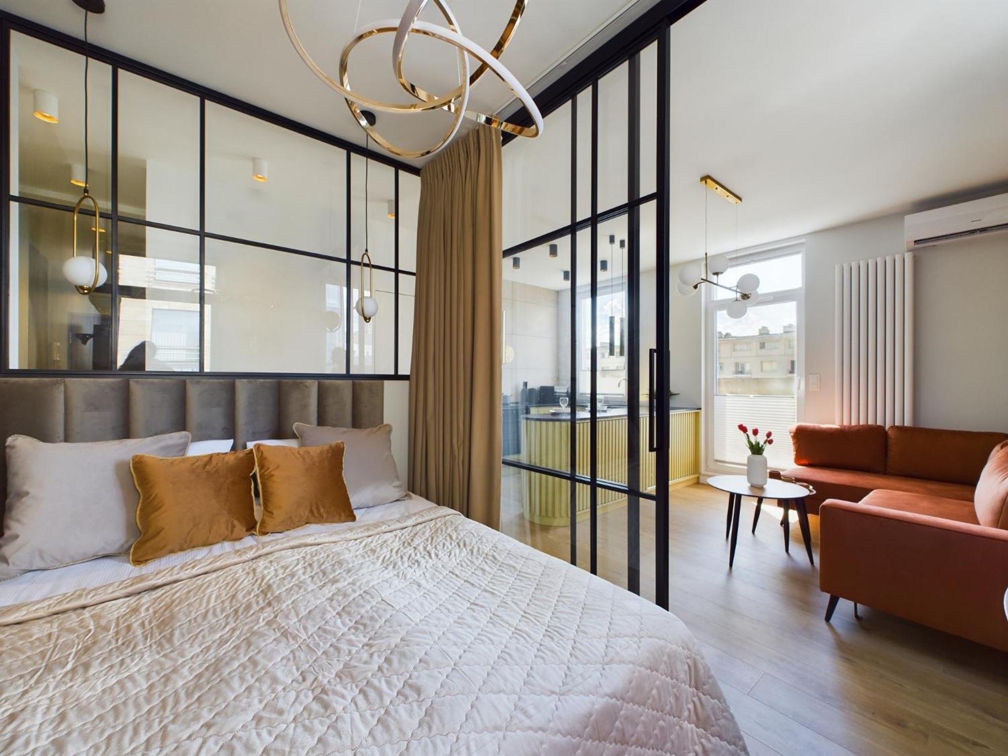 City Center Apartments Hoza By Noclegi Renters Warsawa Bagian luar foto