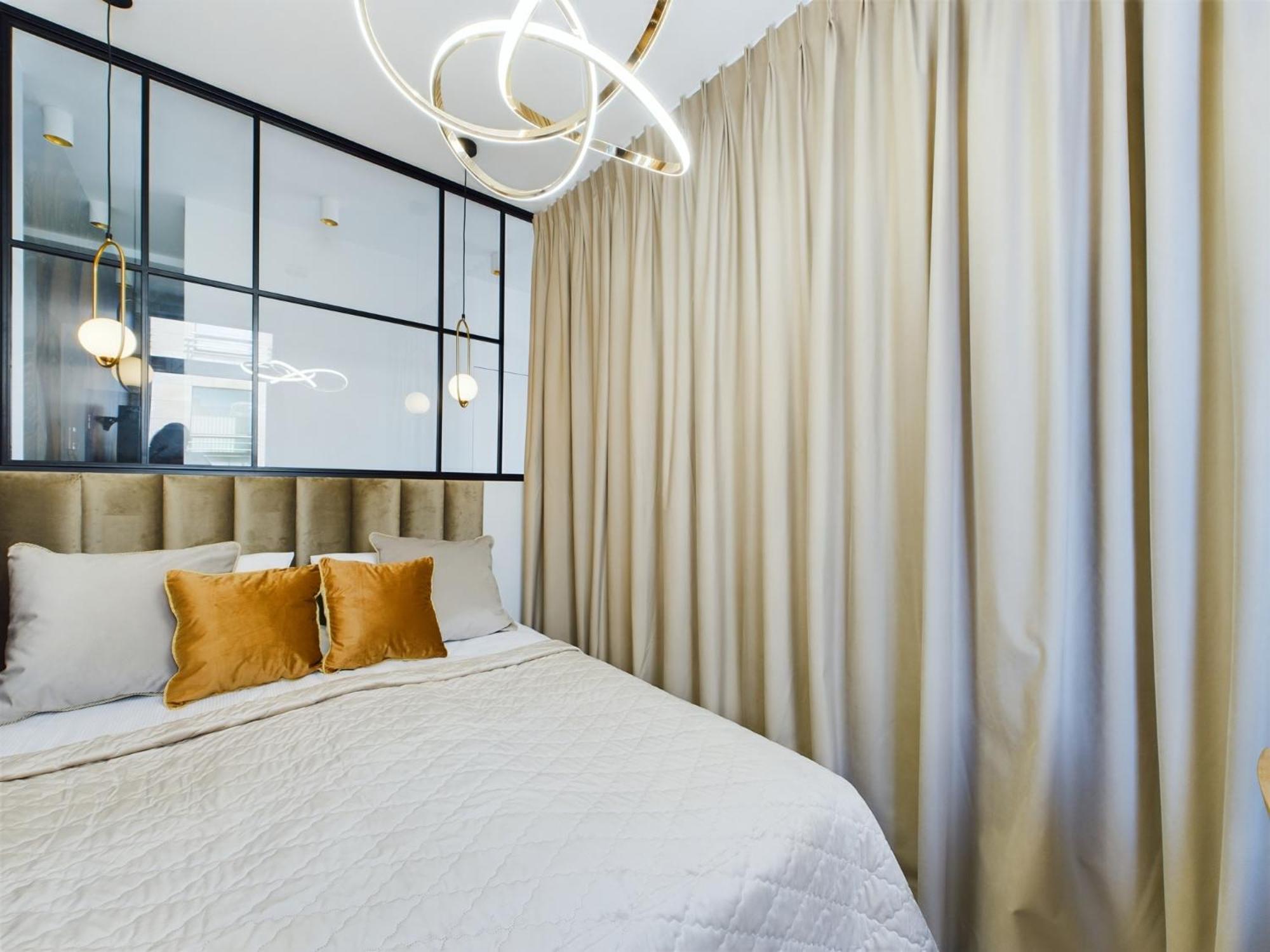City Center Apartments Hoza By Noclegi Renters Warsawa Bagian luar foto