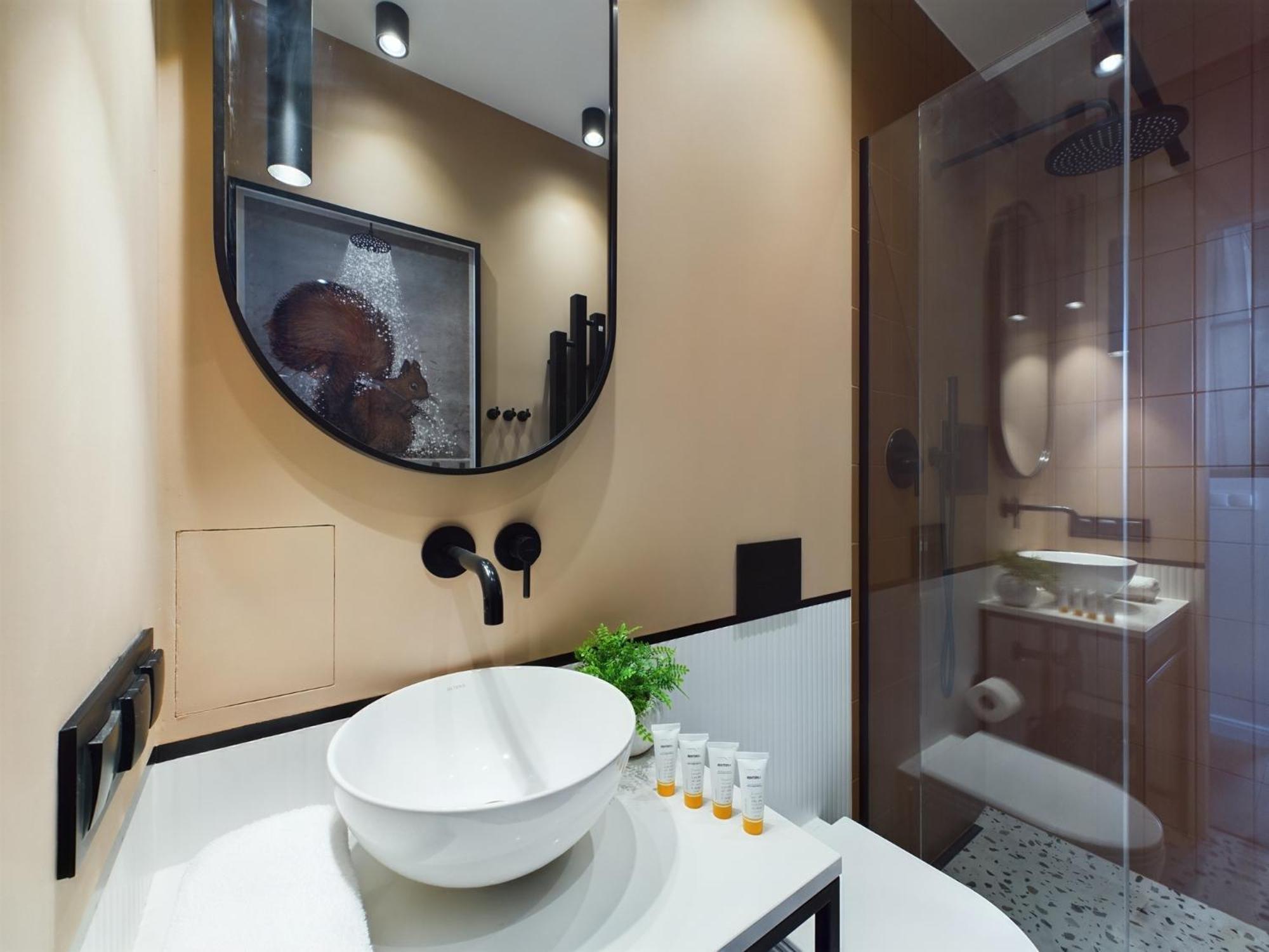 City Center Apartments Hoza By Noclegi Renters Warsawa Bagian luar foto